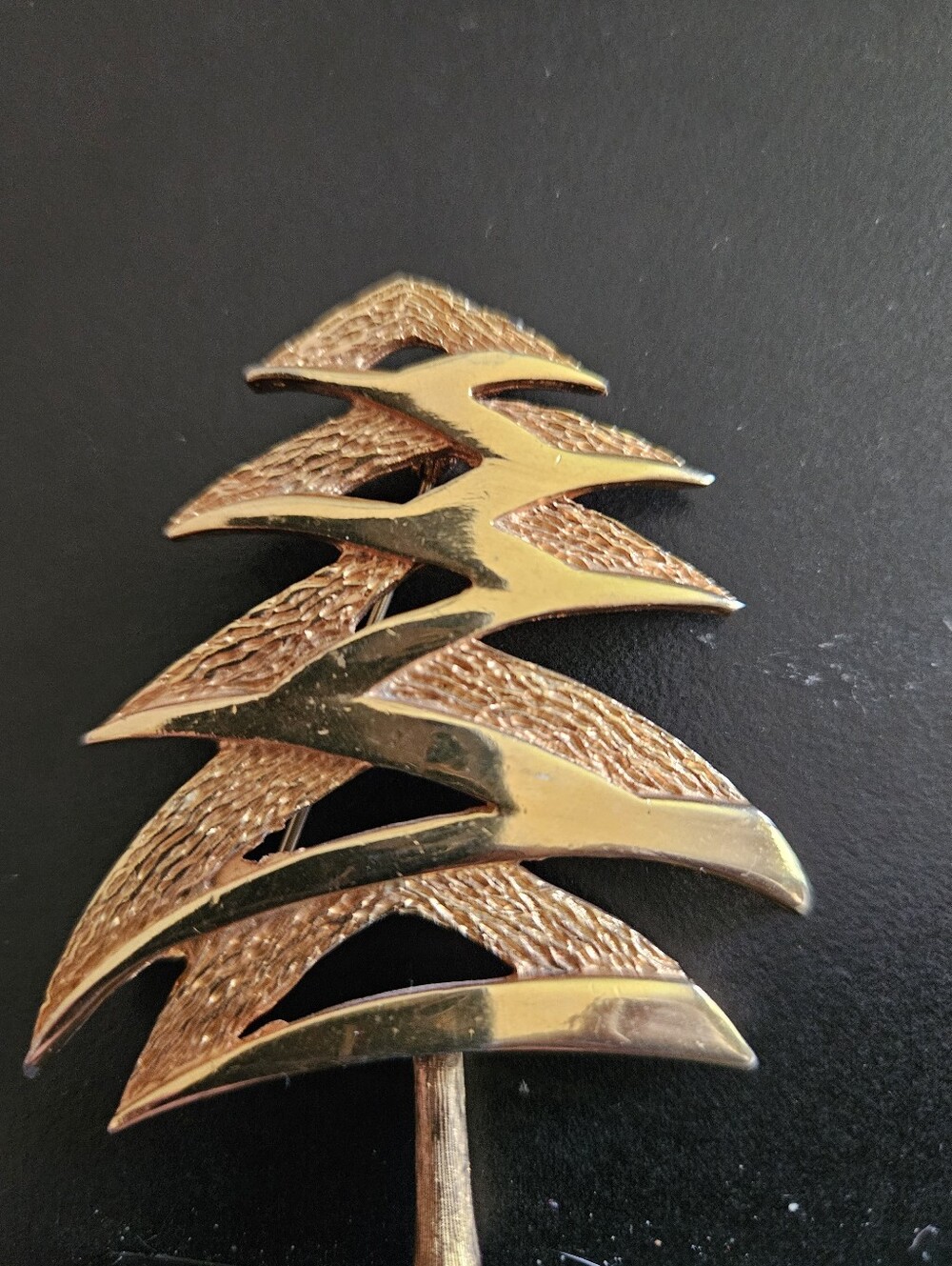 Gold Tree Decorative Accent Pin - Brand Unspecified